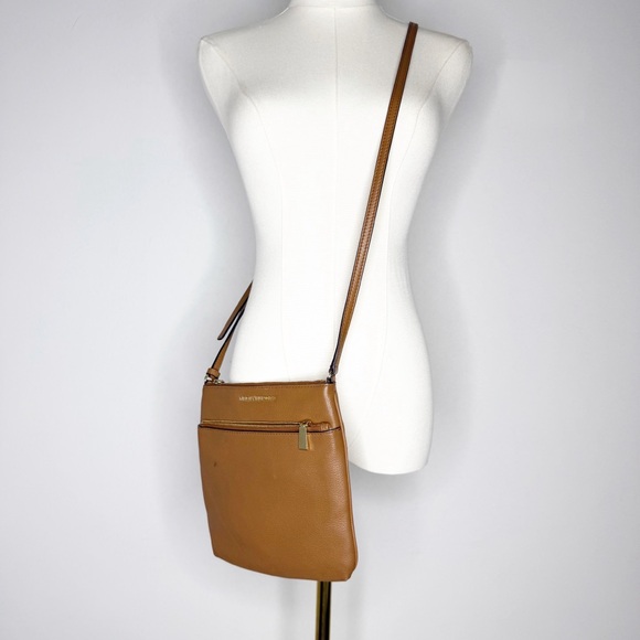 Michael Kors Riley Small Leather Crossbody Bag – Tan with Gold Hardware - Picture 1 of 8